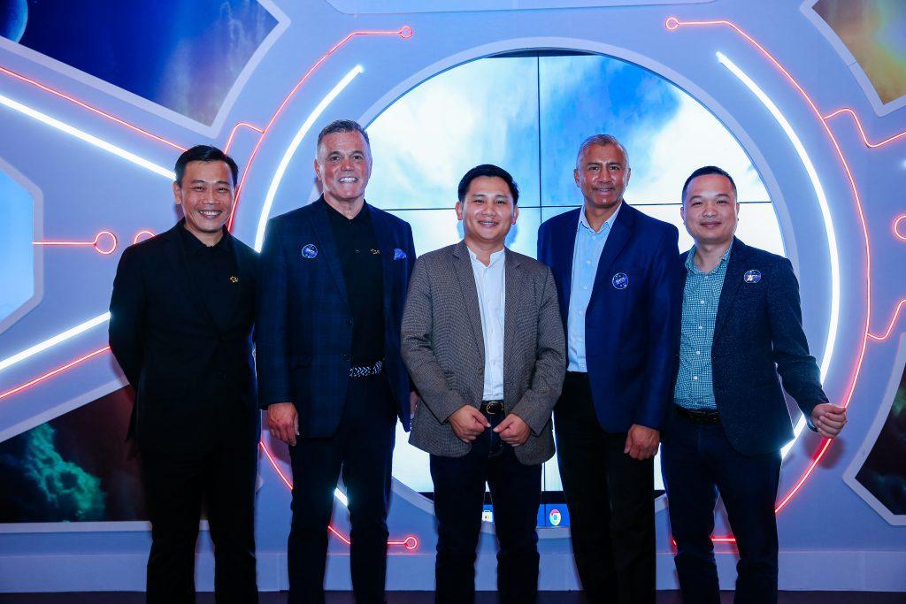 Ông Nguyễn Thạc Nam - TGĐ Nessar Vietnam (bên phải ngoài cùng) cùng các Đại diện cấp cao của Stellar Cyber và Ông Hoàng Văn Ngọc - Giám đốc Viettel IDC (chính giữa) tại sự kiện